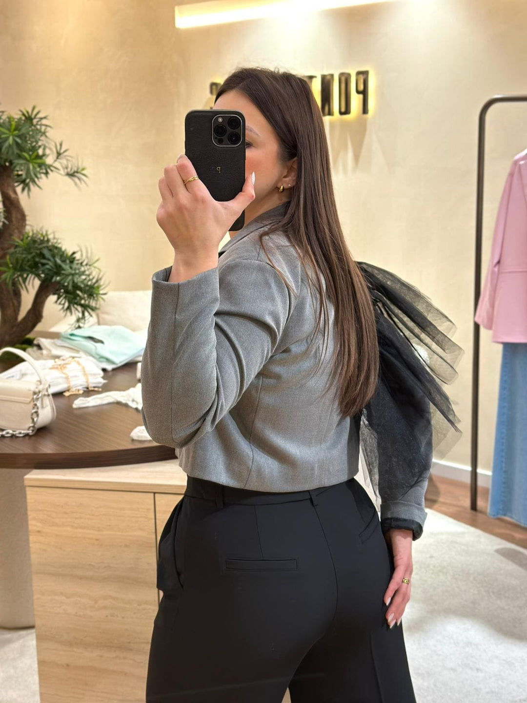 BLAZER CINZA CURTO COM APLICAÇÃO DE TULE RINASCIMENTO
