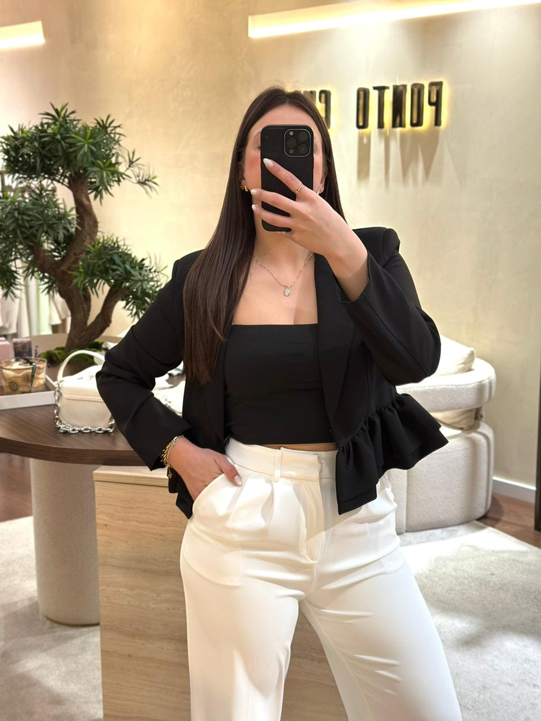 BLAZER CURTO PRETO COM FOLHOS RINASCIMENTO