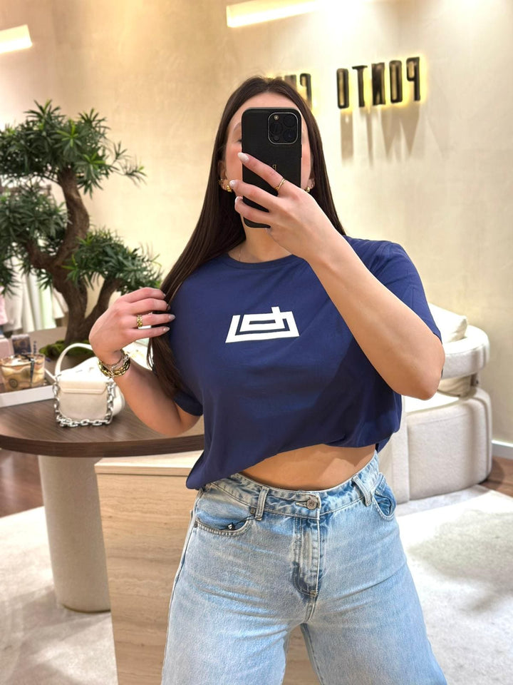 T-SHIRT AZUL COM LOGÓTIPO JIJIL