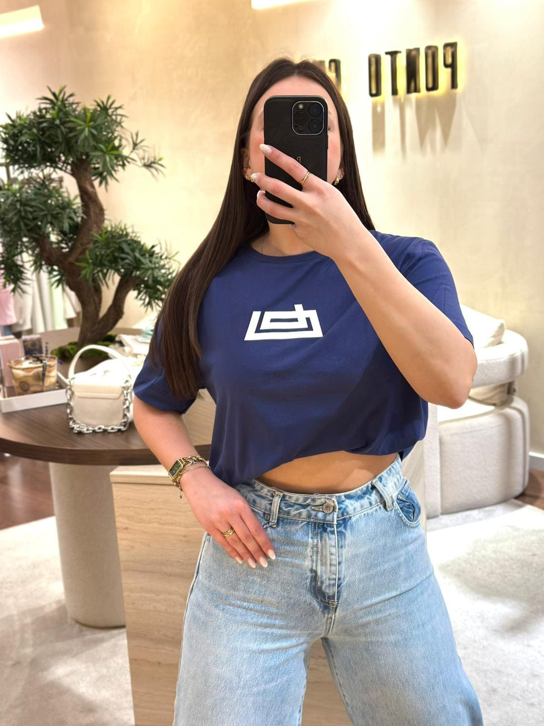 T-SHIRT AZUL COM LOGÓTIPO JIJIL