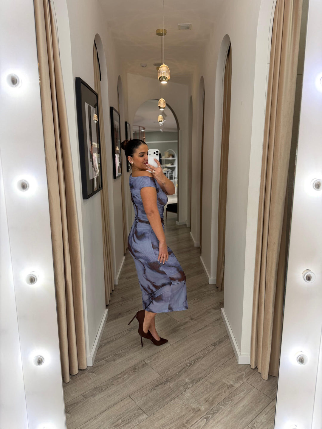 VESTIDO MIDI ESTAMPADO COM DRAPEADO PONTO CHIC