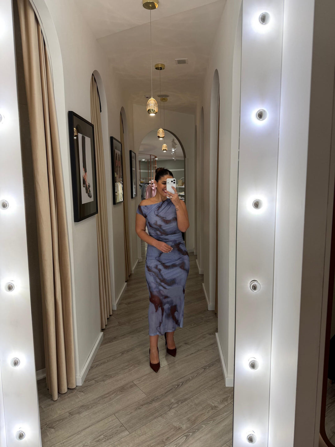VESTIDO MIDI ESTAMPADO COM DRAPEADO PONTO CHIC