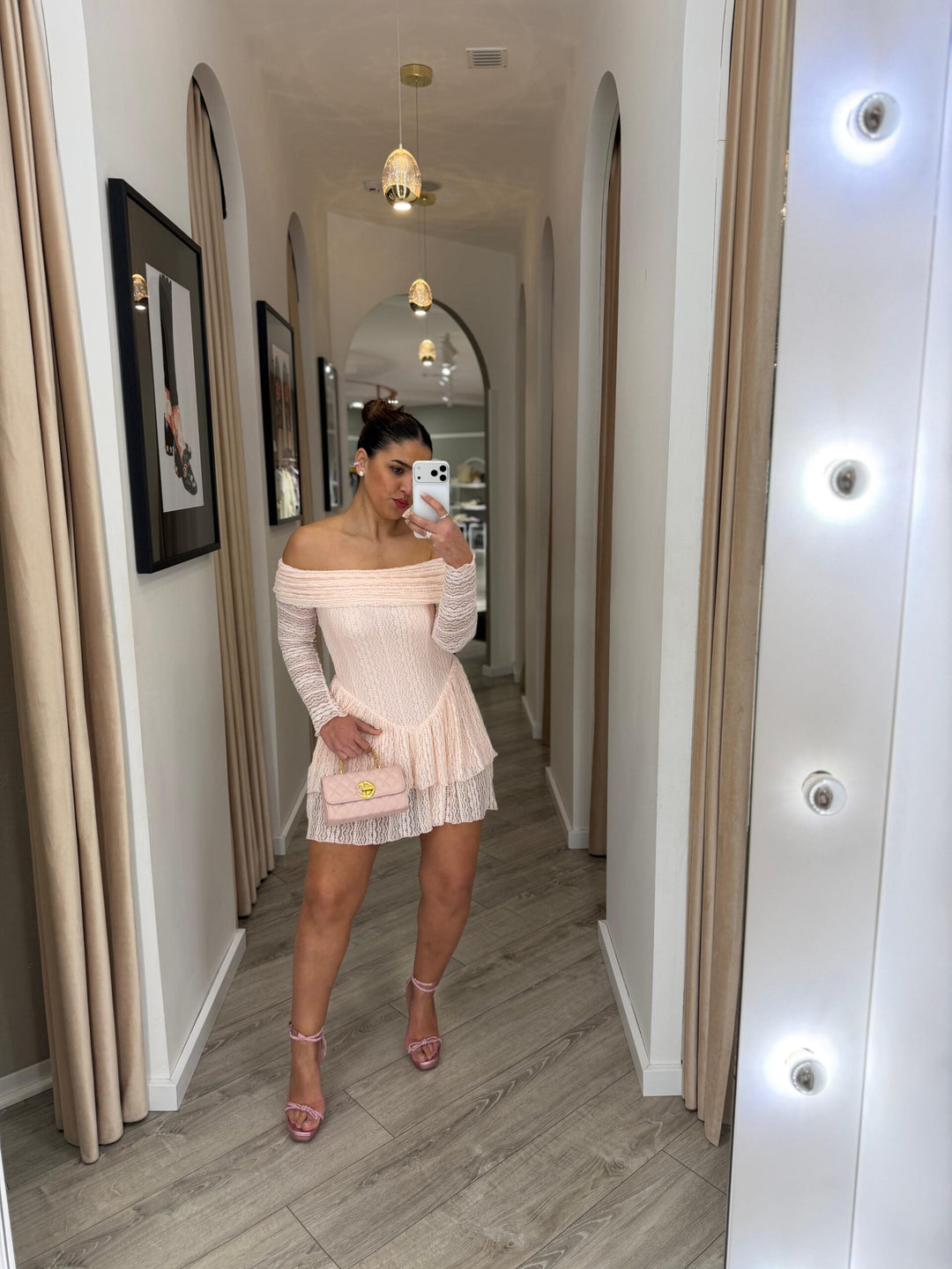 VESTIDO ROSA CLARO EM RENDA PONTO CHIC