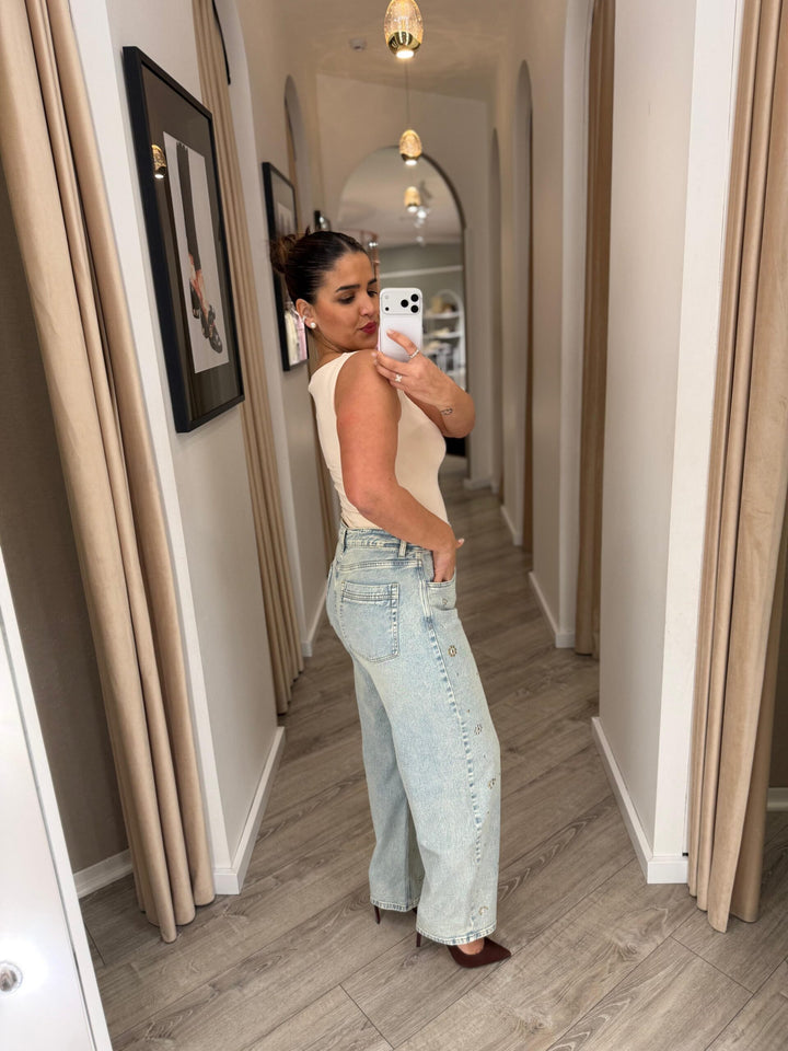 TOP BEGE COM DETALHE DOURADO PONTO CHIC