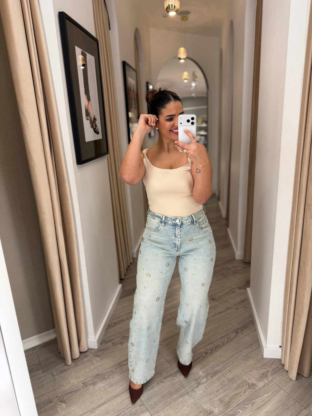 TOP BEGE COM DETALHE DOURADO PONTO CHIC