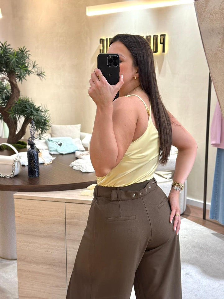 TOP AMARELO ACETINADO COM DETALHE CHOKER EM RENDA PONTO CHIC