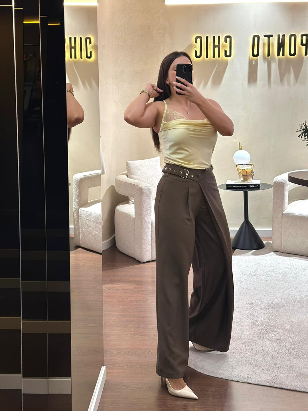 CALÇA CASTANHA COM EFEITO TRESPASSADO PONTO CHIC