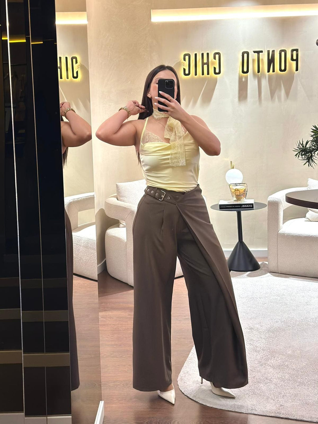 CALÇA CASTANHA COM EFEITO TRESPASSADO PONTO CHIC