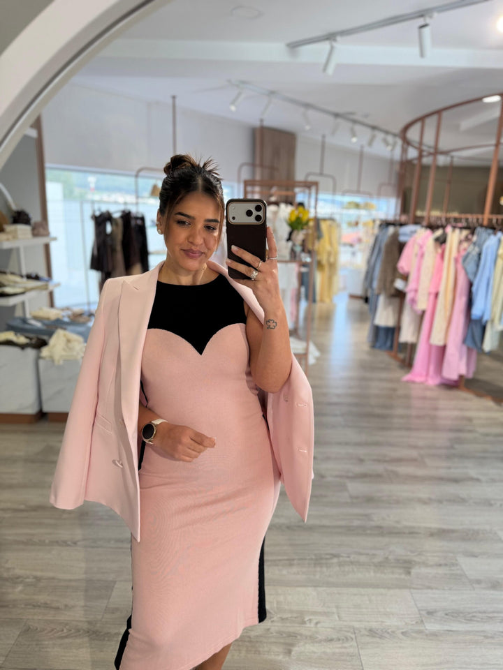 VESTIDO DE MALHA ROSA E PRETO COM RECORTE CORAÇÃO RUGA