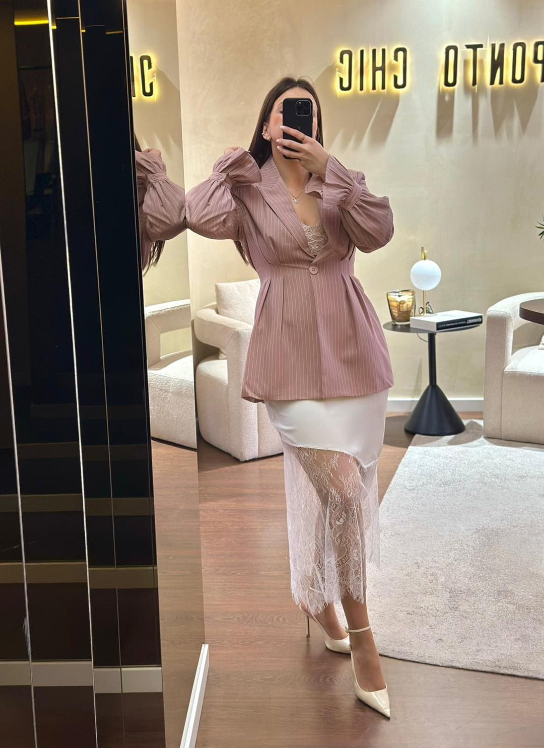 SAIA BRANCA COM RENDA PONTO CHIC
