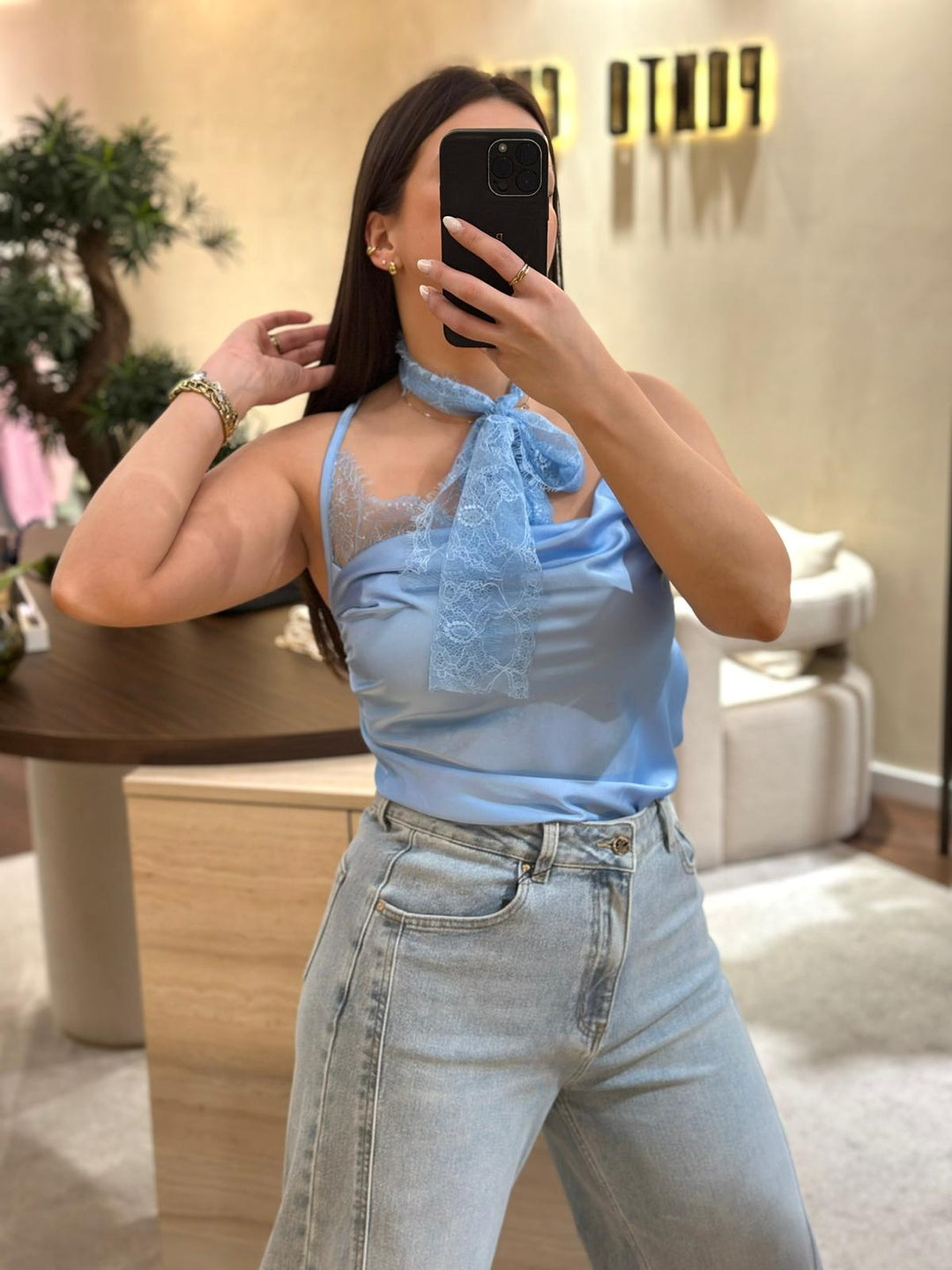 TOP AZUL ACETINADO COM DETALHE CHOKER EM RENDA PONTO CHIC