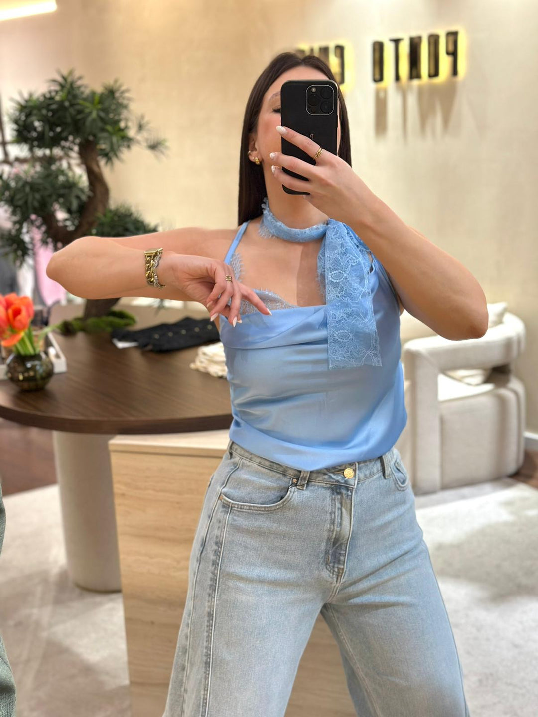 TOP AZUL ACETINADO COM DETALHE CHOKER EM RENDA PONTO CHIC