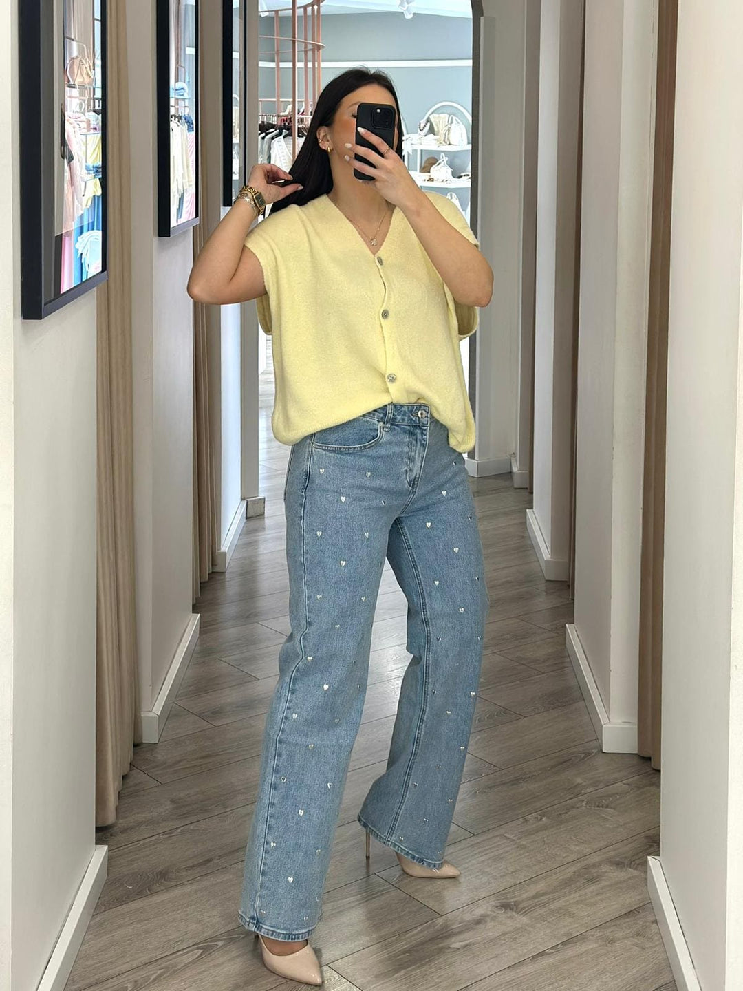 CALÇA DE GANGA COM APLICAÇÕES EM CORAÇÃO PONTO CHIC