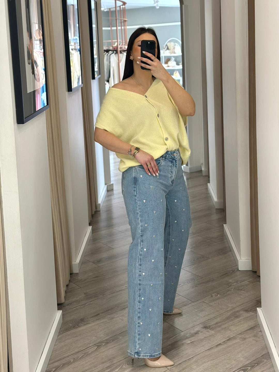 CALÇA DE GANGA COM APLICAÇÕES EM CORAÇÃO PONTO CHIC