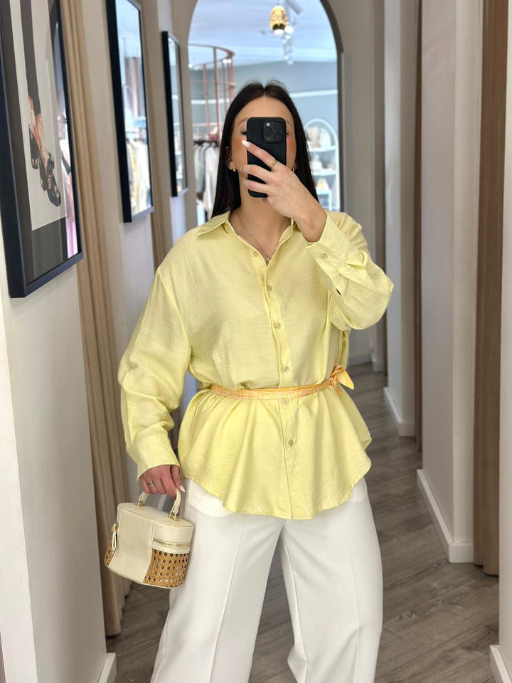 CAMISA AMARELO SUAVE COM LENÇO PONTO CHIC
