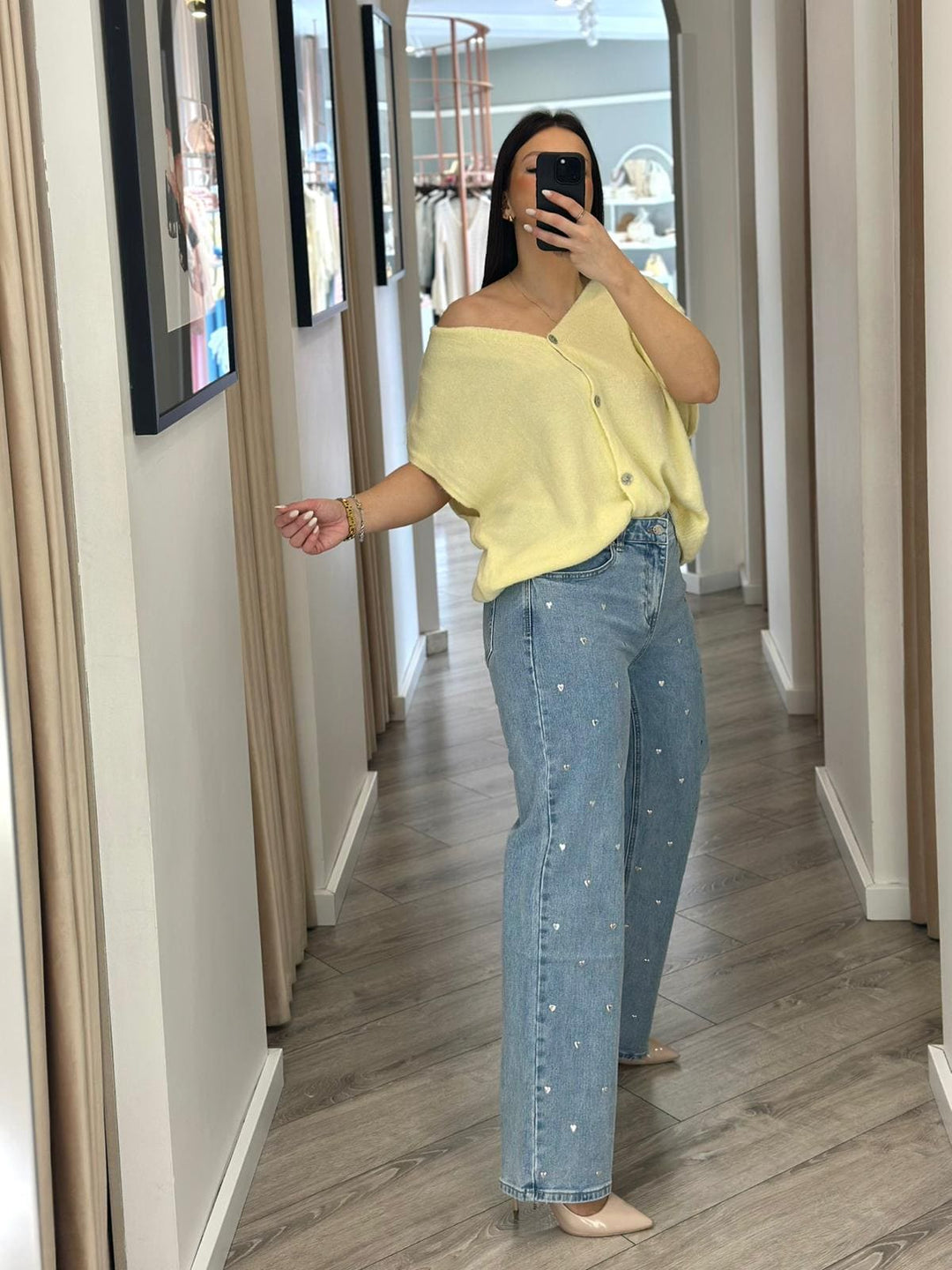 CALÇA DE GANGA COM APLICAÇÕES EM CORAÇÃO PONTO CHIC