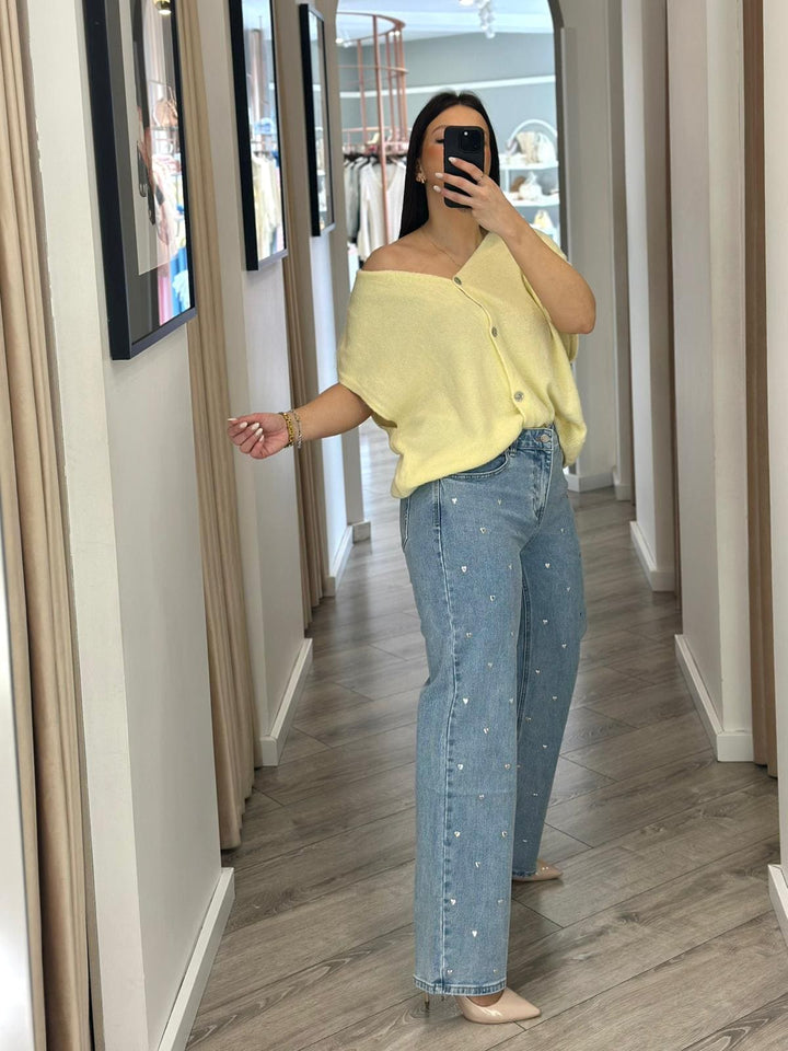 CALÇA DE GANGA COM APLICAÇÕES EM CORAÇÃO PONTO CHIC