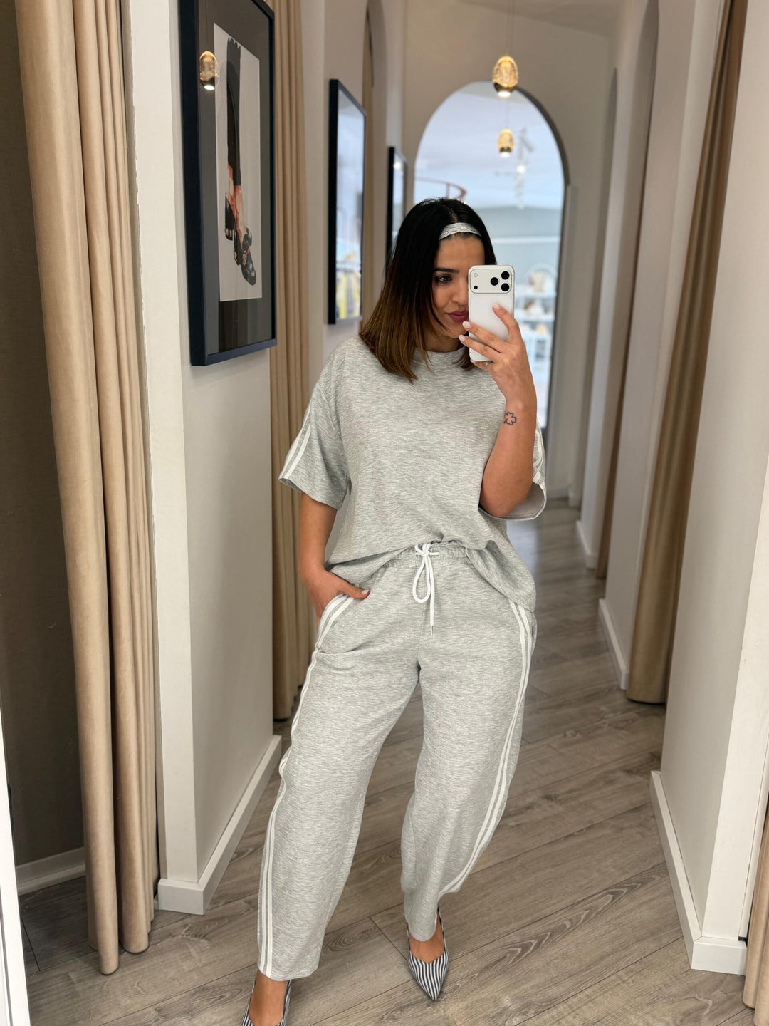 CONJUNTO CINZA COM SWEAT E CALÇA COM FAIXA LATERAL PONTO CHIC