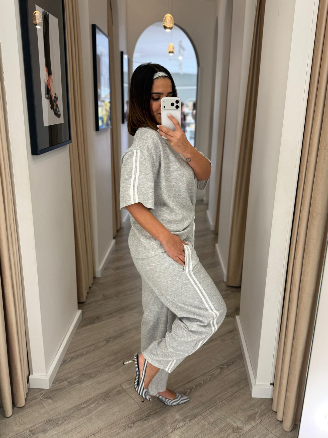 CONJUNTO CINZA COM SWEAT E CALÇA COM FAIXA LATERAL PONTO CHIC