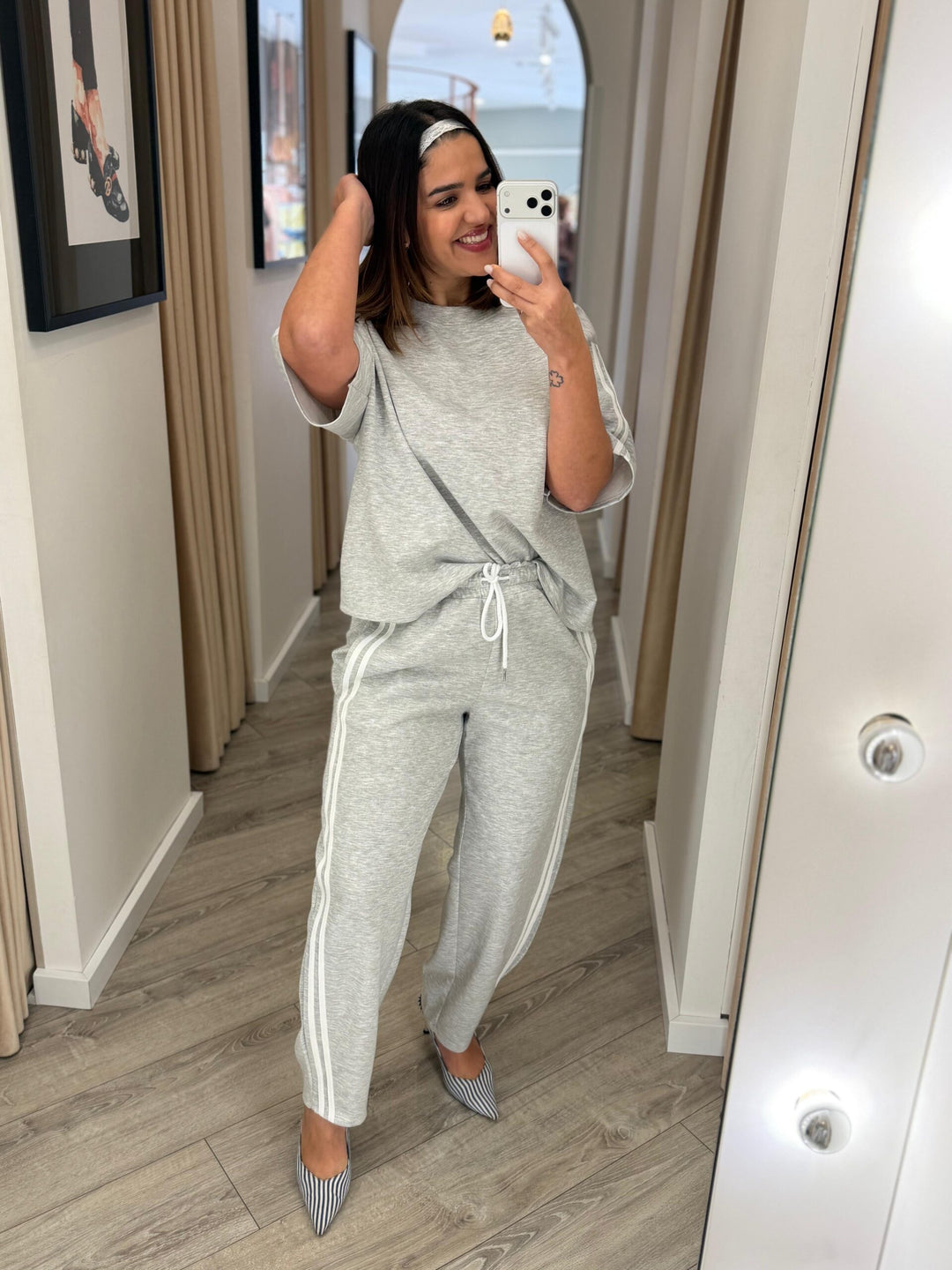 CONJUNTO CINZA COM SWEAT E CALÇA COM FAIXA LATERAL PONTO CHIC