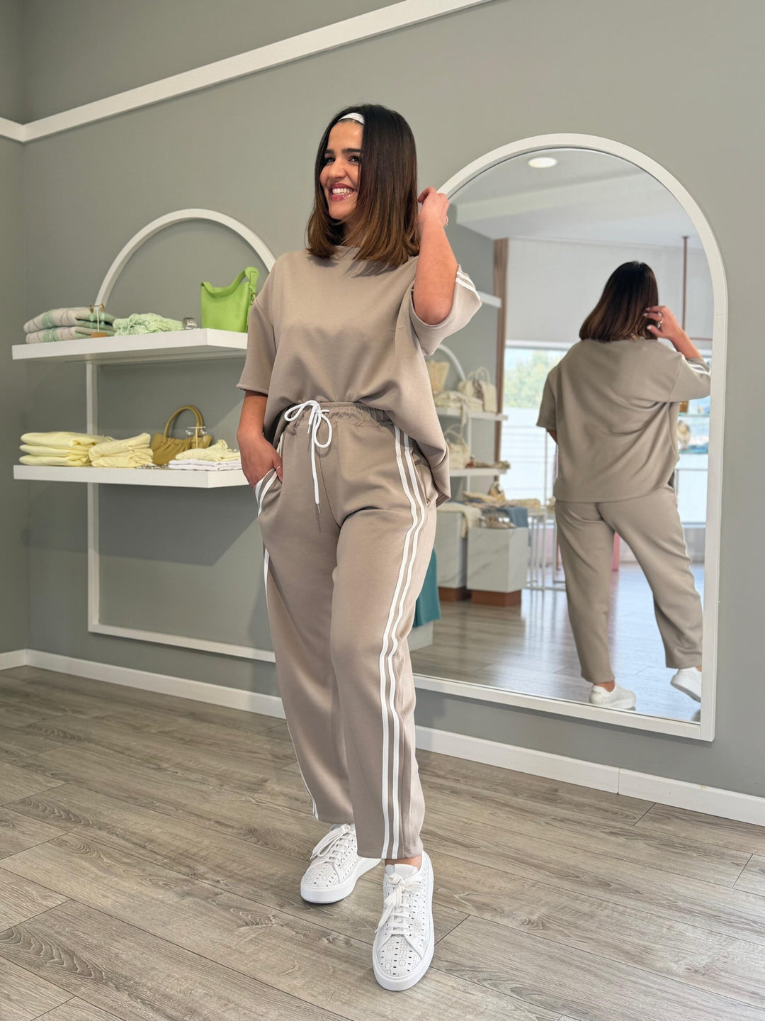 CONJUNTO TAUPE COM SWEAT E CALÇA COM FAIXA LATERAL PONTO CHIC