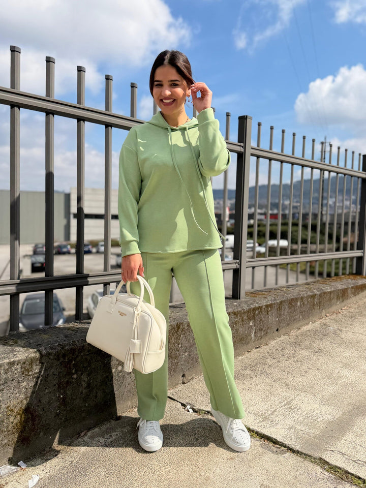 CONJUNTO VERDE COM SWEAT COM CAPUZ E CALÇA PONTO CHIC