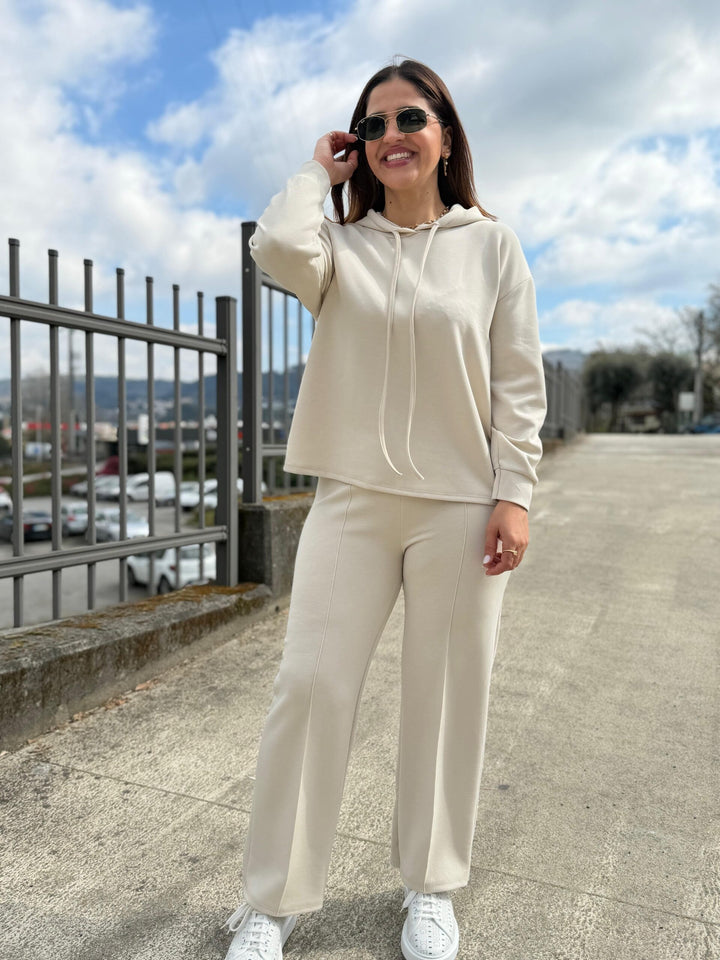 CONJUNTO BEGE COM SWEAT COM CAPUZ E CALÇA PONTO CHIC