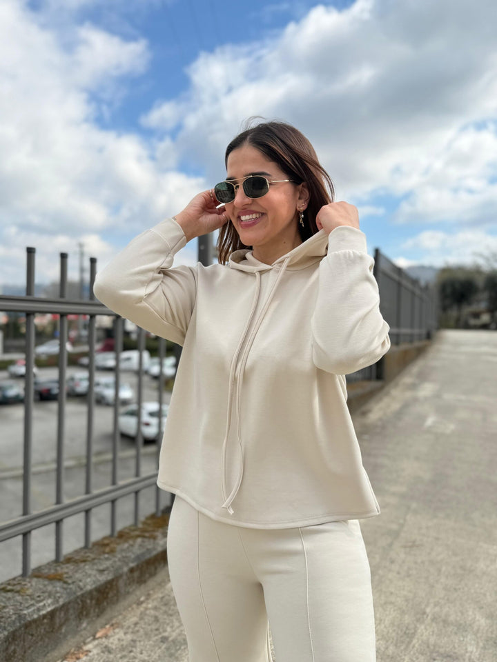 CONJUNTO BEGE COM SWEAT COM CAPUZ E CALÇA PONTO CHIC