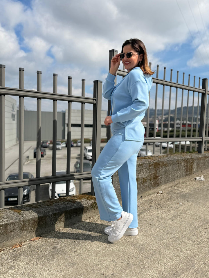 CONJUNTO AZUL CLARO COM SWEAT COM CAPUZ E CALÇA PONTO CHIC