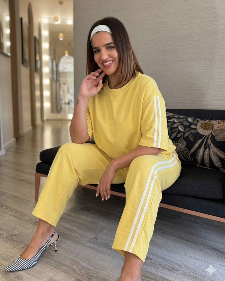 CONJUNTO AMARELO COM SWEAT E CALÇA COM FAIXA LATERAL PONTO CHIC
