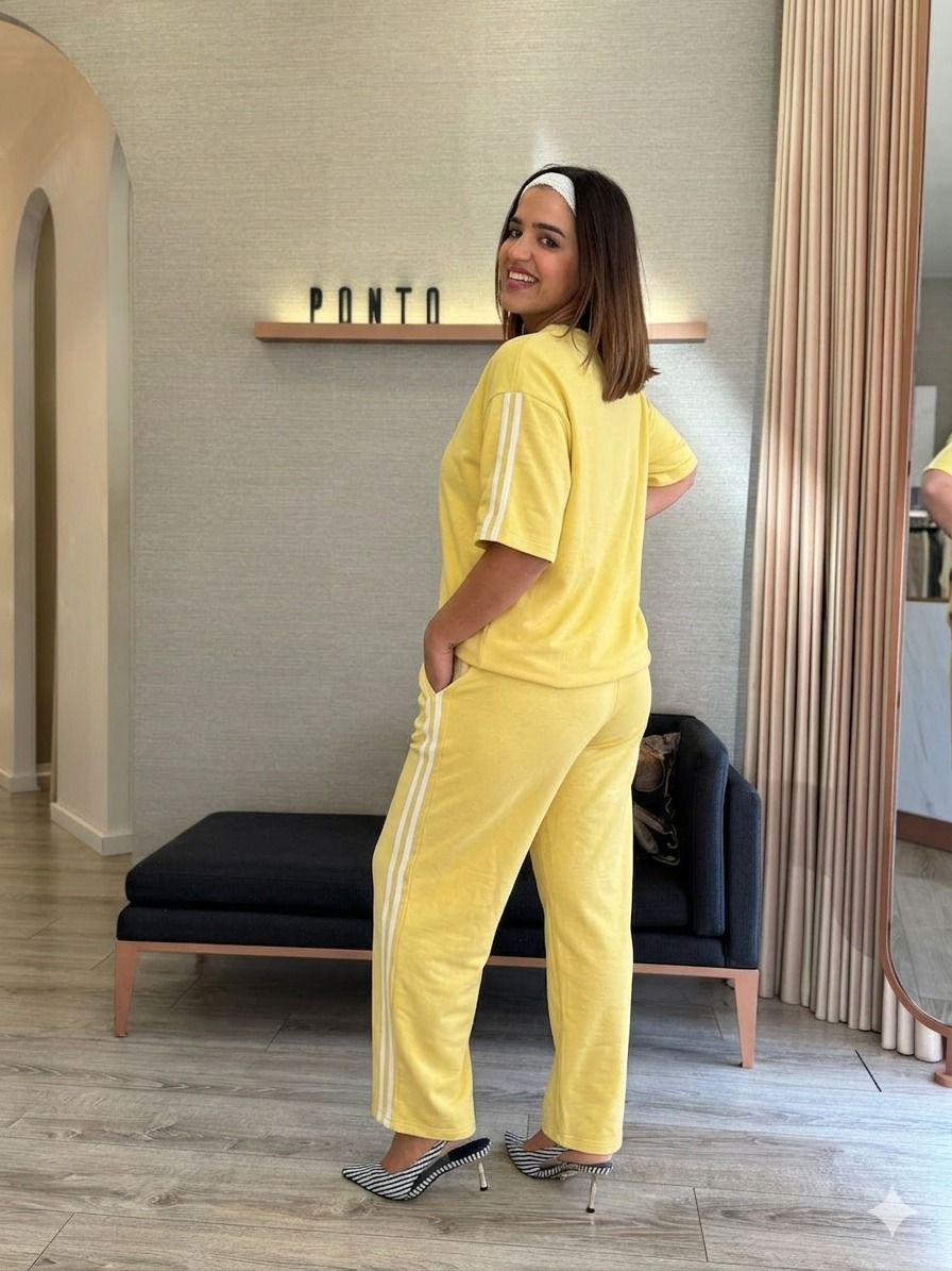 CONJUNTO AMARELO COM SWEAT E CALÇA COM FAIXA LATERAL PONTO CHIC