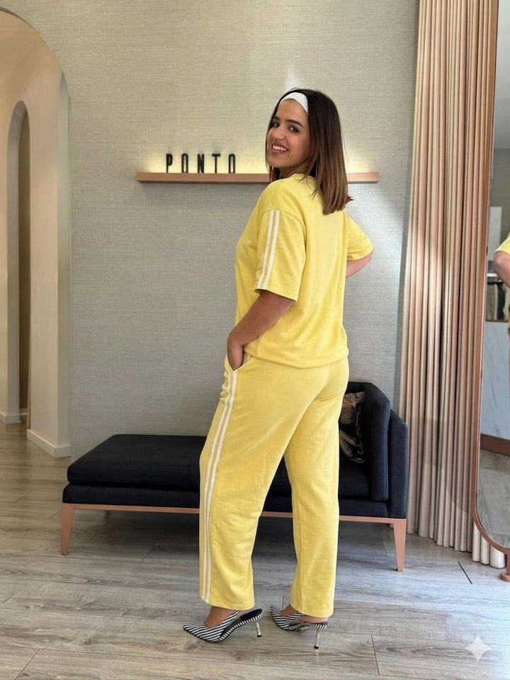 CONJUNTO AMARELO COM SWEAT E CALÇA COM FAIXA LATERAL PONTO CHIC