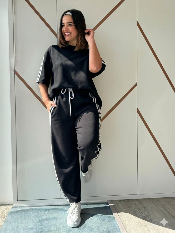 CONJUNTO PRETO COM SWEAT E CALÇA COM FAIXA LATERAL PONTO CHIC
