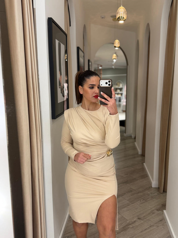 VESTIDO MIDI BEGE DRAPEADO COM MANGA COMPRIDA PONTO CHIC