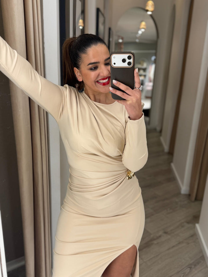 VESTIDO MIDI BEGE DRAPEADO COM MANGA COMPRIDA PONTO CHIC