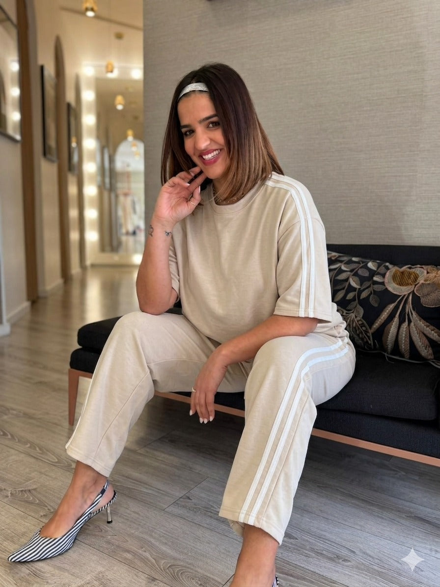 CONJUNTO BEGE COM SWEAT E CALÇA COM FAIXA LATERAL PONTO CHIC