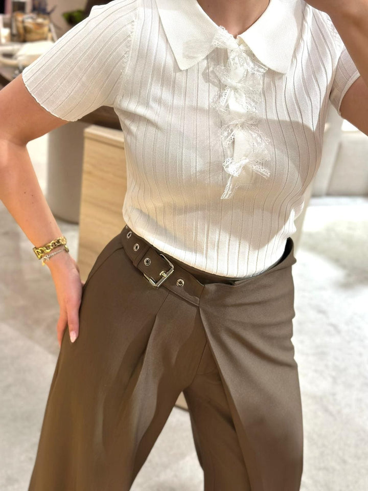 POLO BRANCO COM LAÇOS EM RENDA PONTO CHIC