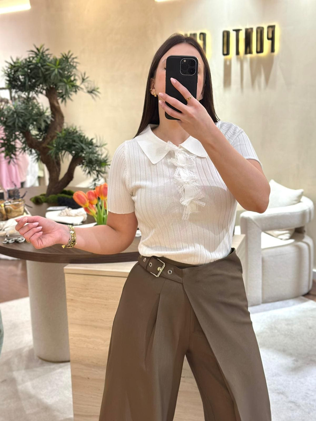 POLO BRANCO COM LAÇOS EM RENDA PONTO CHIC