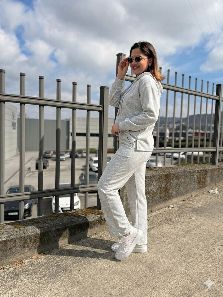 CONJUNTO CINZA CLARO COM SWEAT COM CAPUZ E CALÇA PONTO CHIC
