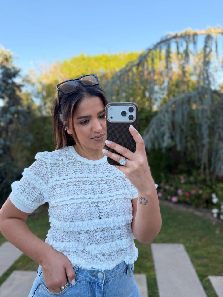 CAMISOLA BRANCA EM RENDA COM FOLHOS PONTO CHIC