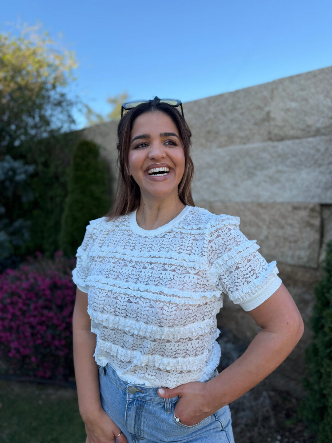 CAMISOLA BRANCA EM RENDA COM FOLHOS PONTO CHIC