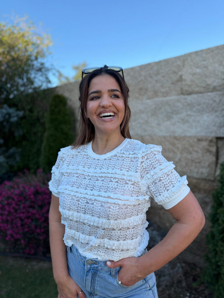 CAMISOLA BRANCA EM RENDA COM FOLHOS PONTO CHIC