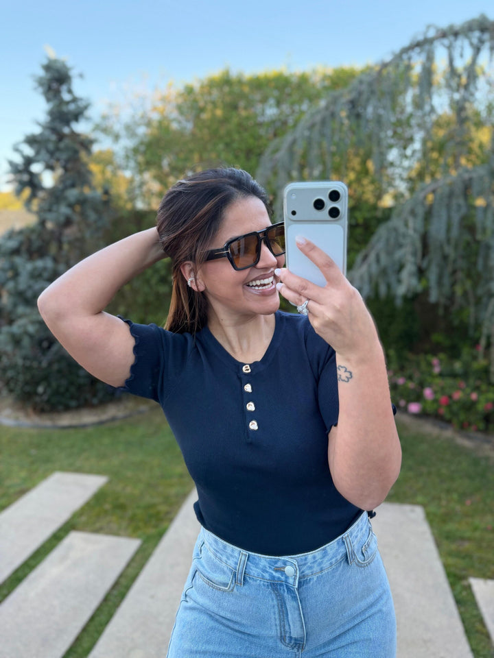 CAMISOLA DE MALHA AZUL MARINHO COM BOTÕES DOURADOS PONTO CHIC