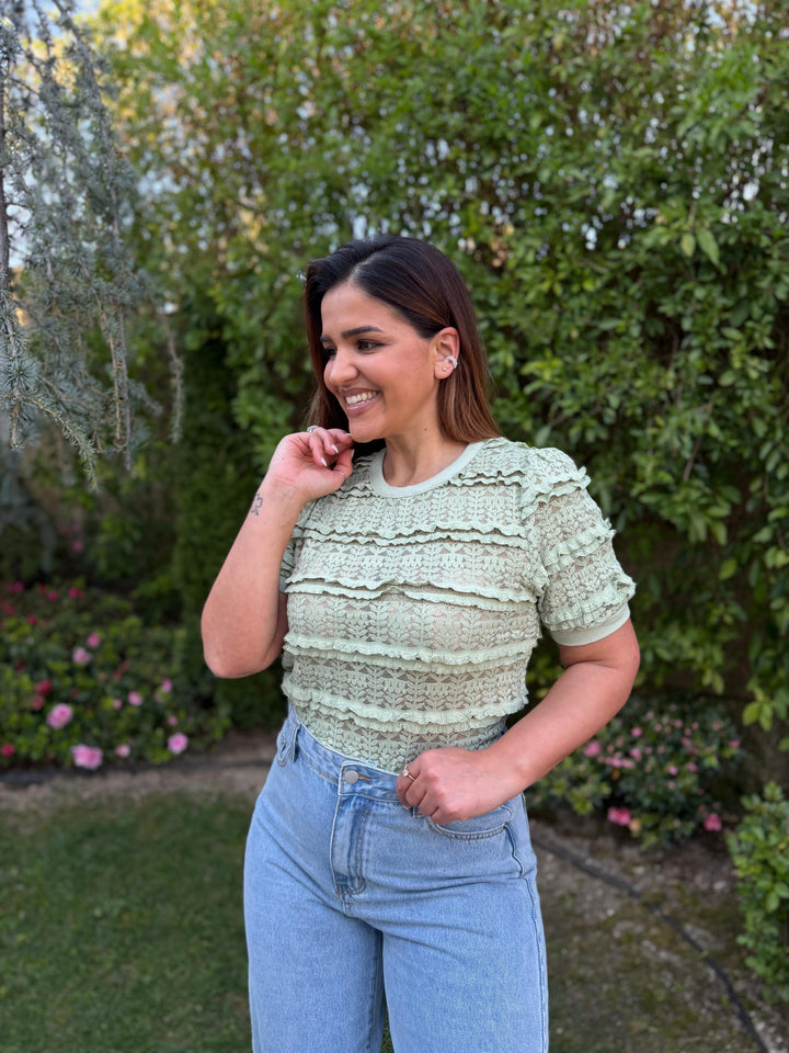 CAMISOLA VERDE EM RENDA COM FOLHOS PONTO CHIC