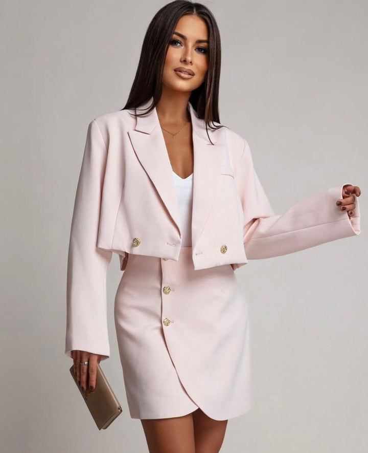 CONJUNTO ROSA CLARO COM BLAZER CROPPED E SAIA PONTO CHIC