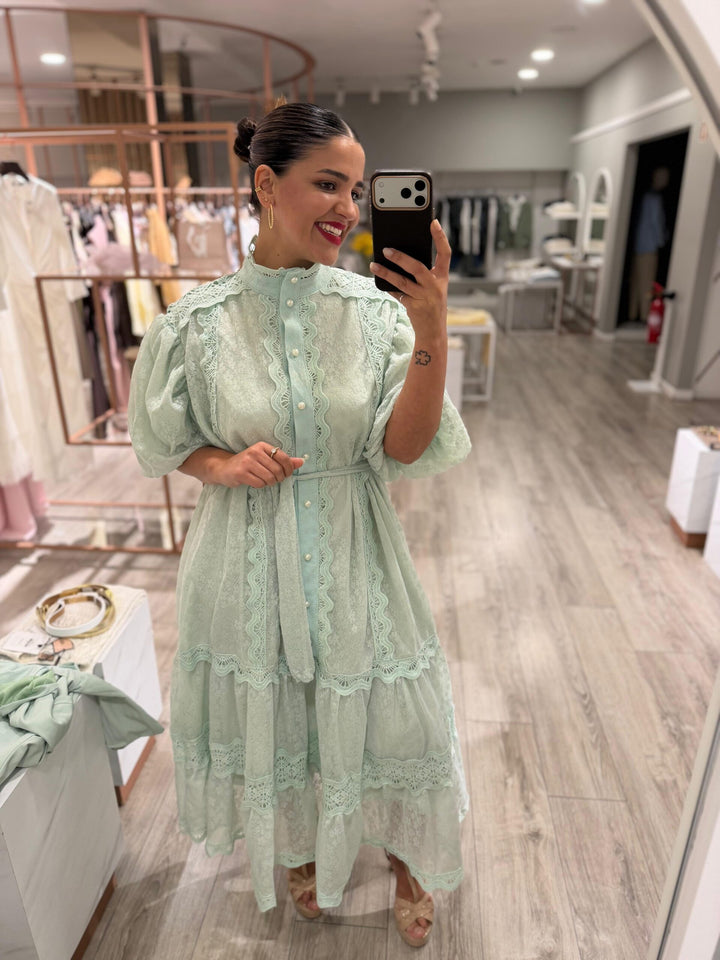 VESTIDO COMPRIDO VERDE ÁGUA EM RENDA COM CINTO PONTO CHIC