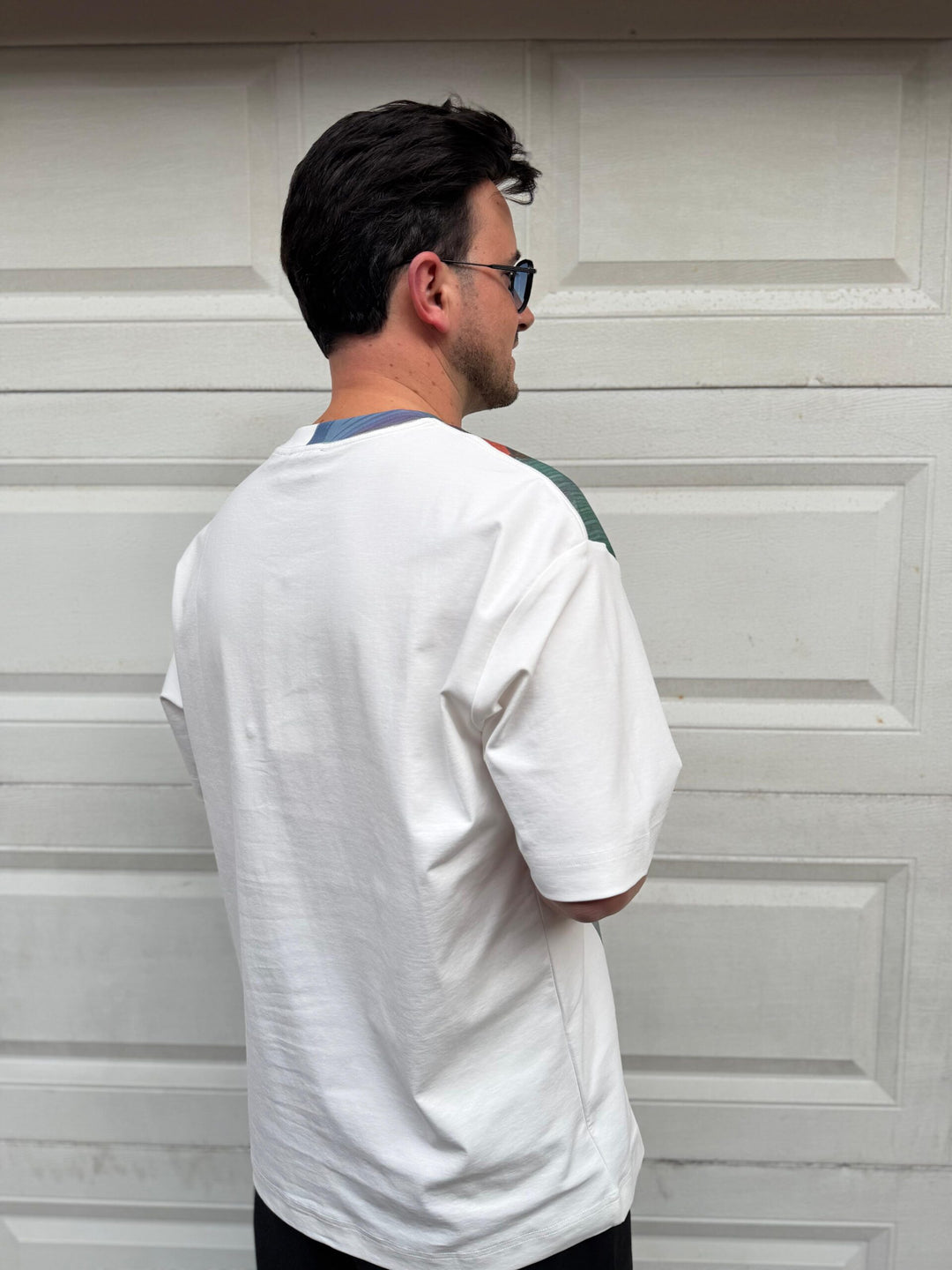 T-SHIRT BRANCA COM ESTAMPADO ARTÍSTICO GIANNI LUPO