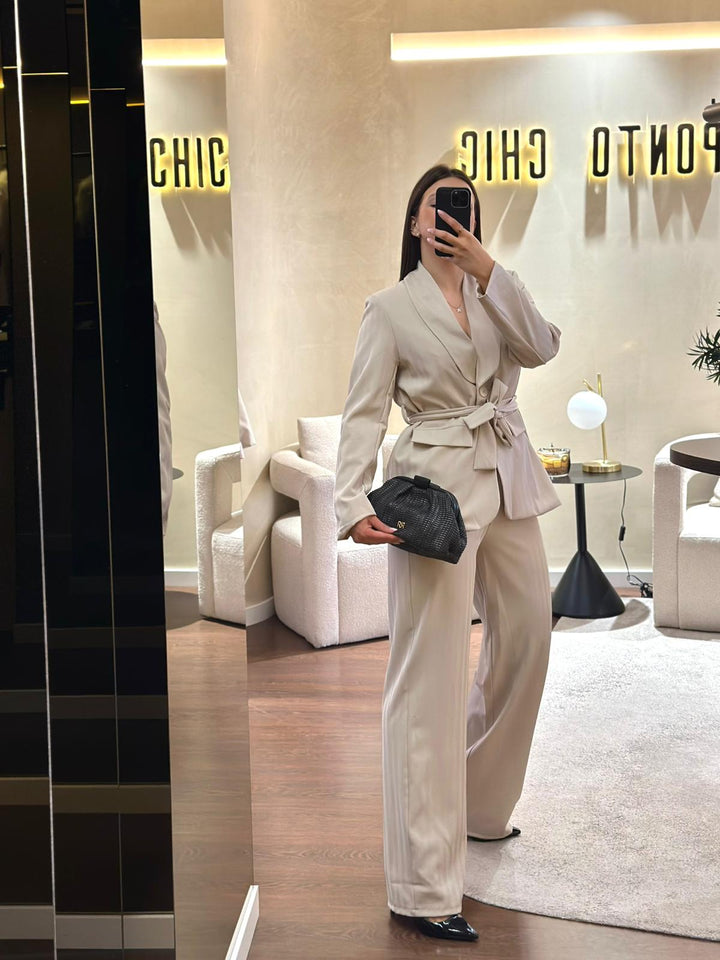 CONJUNTO BEGE COM BLAZER E CALÇA PONTO CHIC