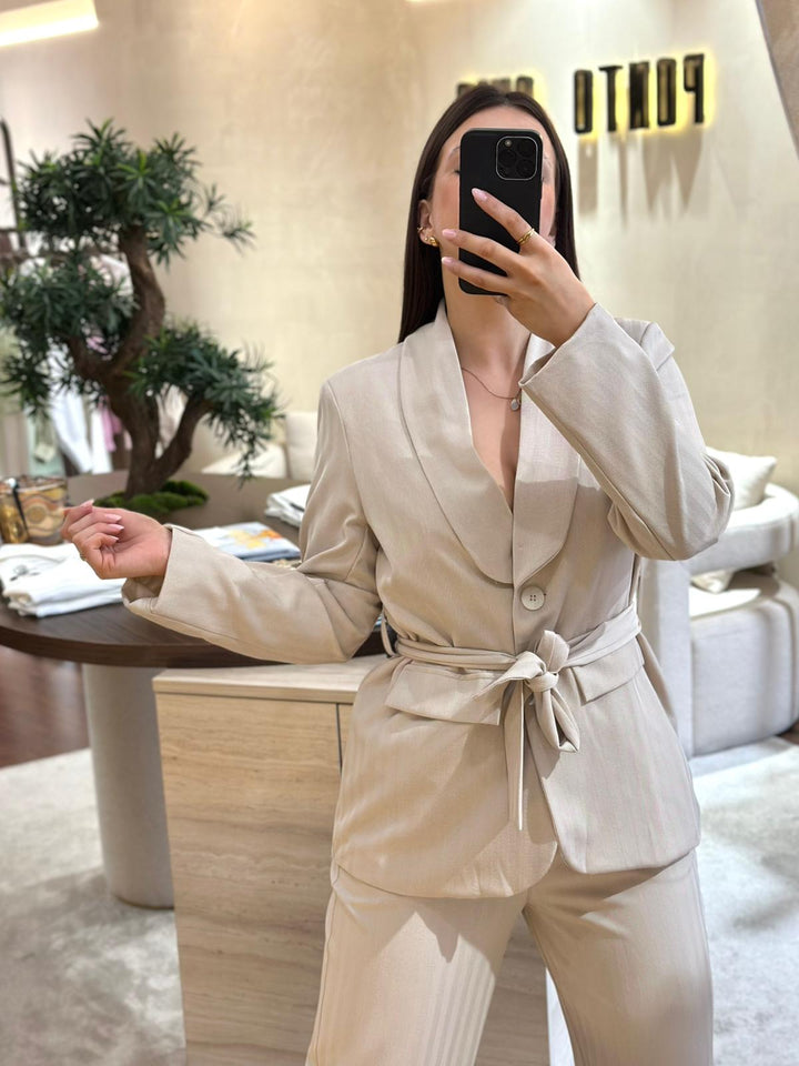 CONJUNTO BEGE COM BLAZER E CALÇA PONTO CHIC