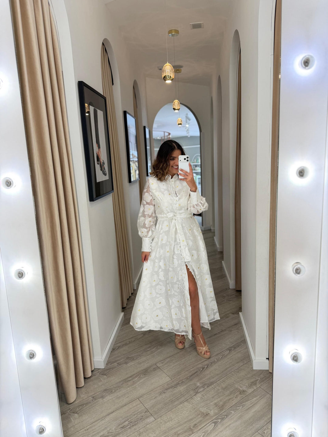 VESTIDO CAMISEIRO BRANCO FLORAL COM CINTO PONTO CHIC